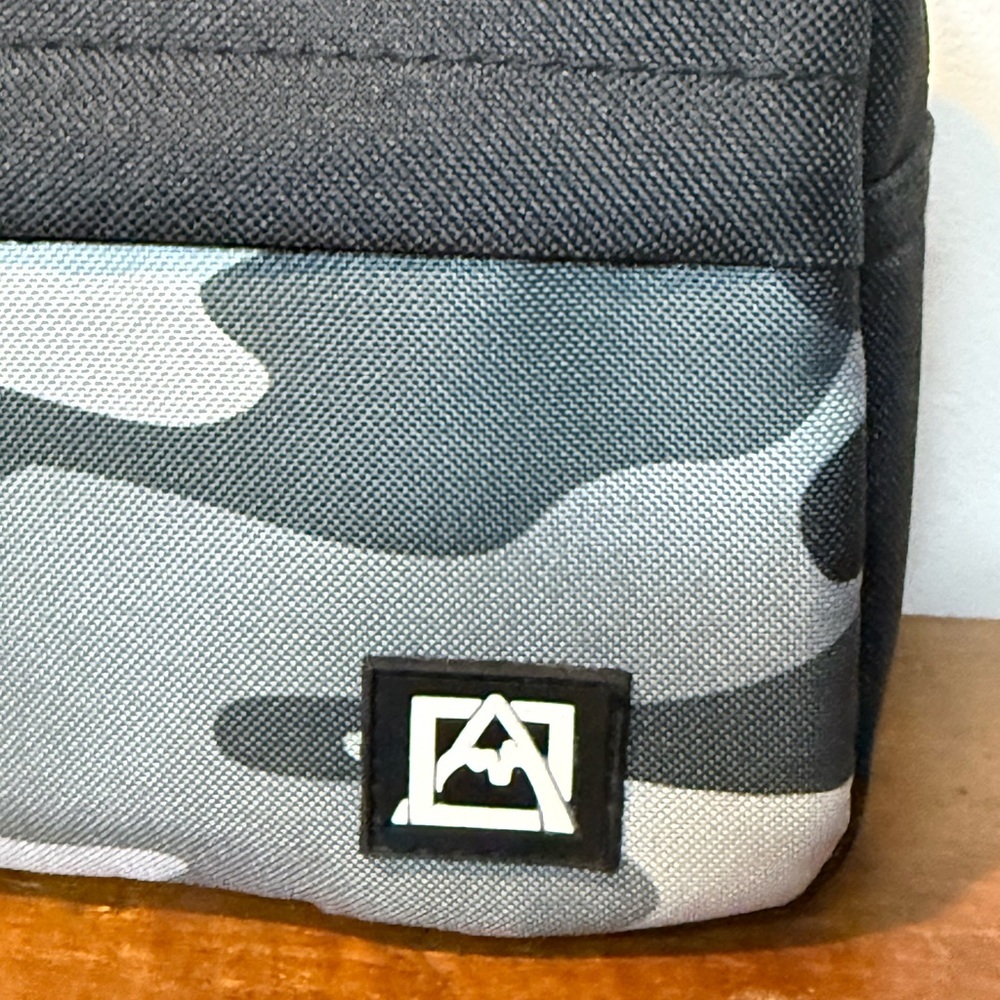 Avalanche Men's Black and Gray Camo Toiletry Bag - Picture 4 of 10